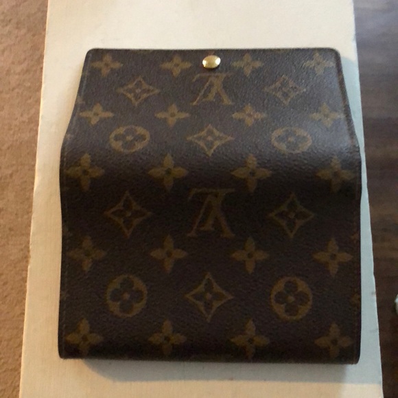 Authentic Louis Vuitton wallet - Picture 8 of 8